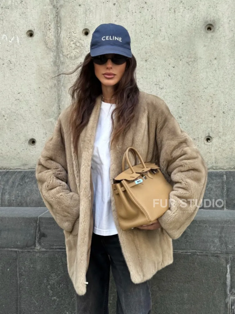 Норковый жакет в натуральном цвете пастель с V-образным воротником - фото 12