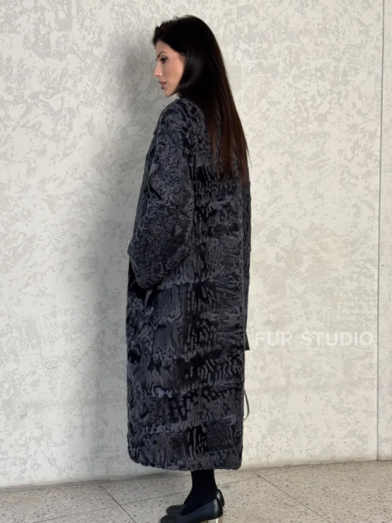 Длинная шуба из каракуля в цвете графит - фото 3