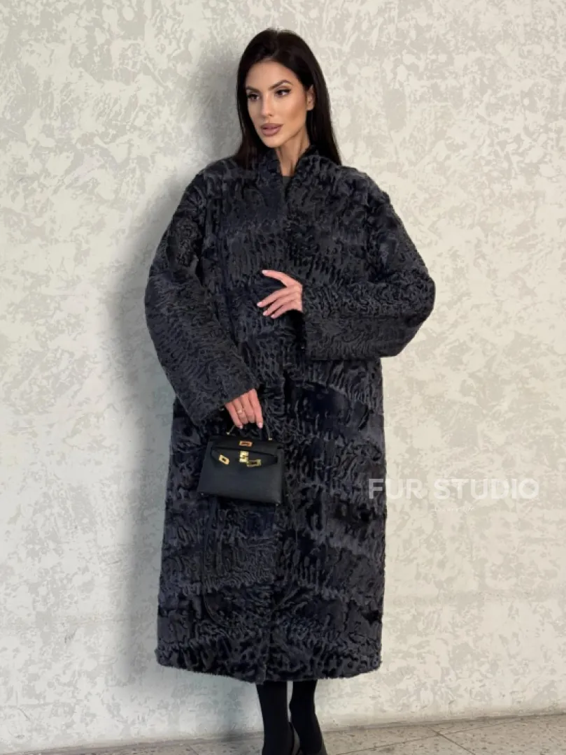 Длинная шуба из каракуля в цвете графит - фото 7