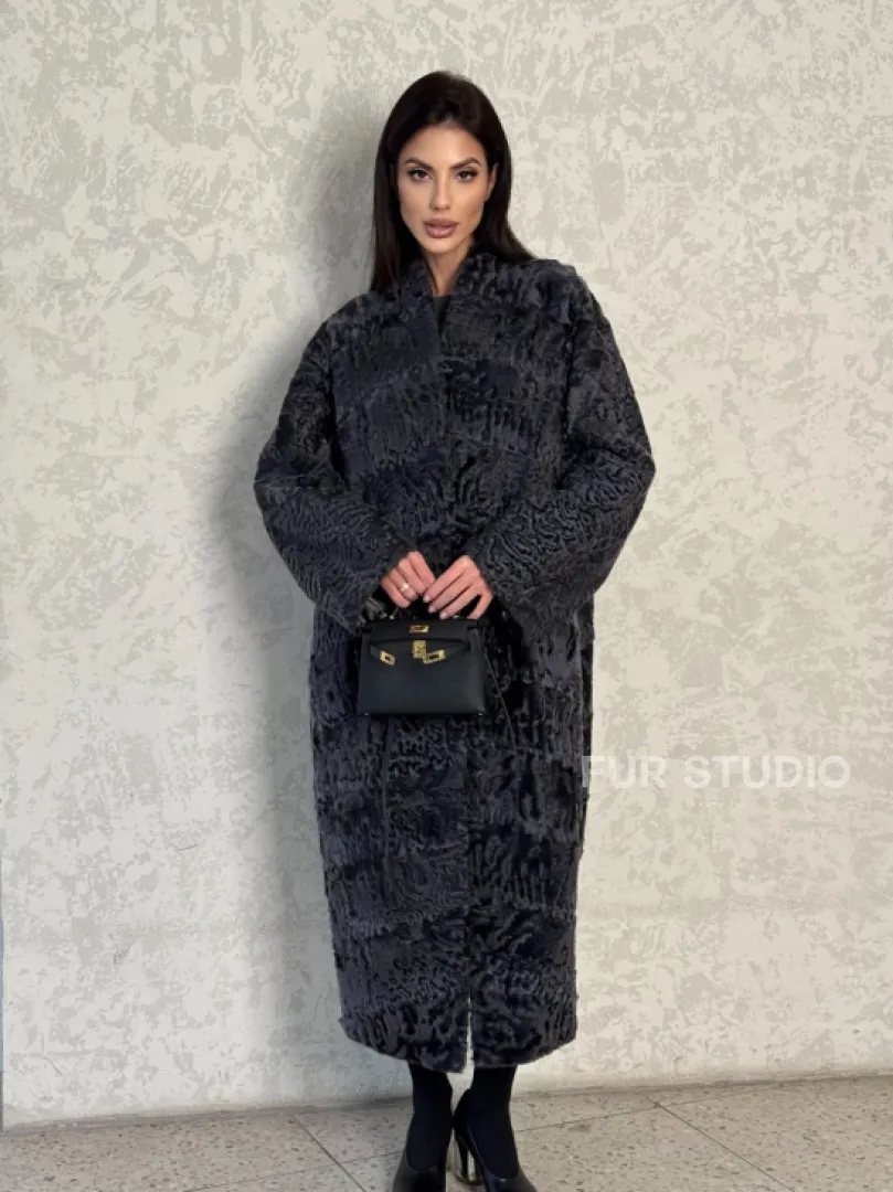 Длинная шуба из каракуля в цвете графит