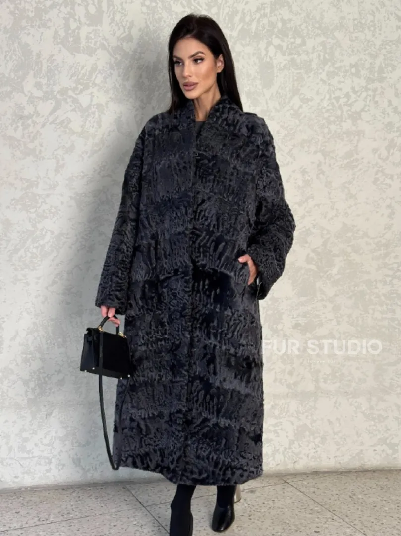 Длинная шуба из каракуля в цвете графит - фото 5