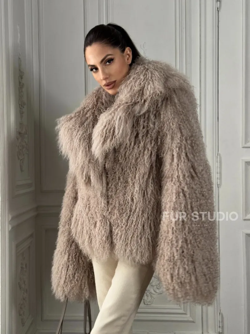 Шуба из меха ламы «Пломбир» с английским воротником - фото 6