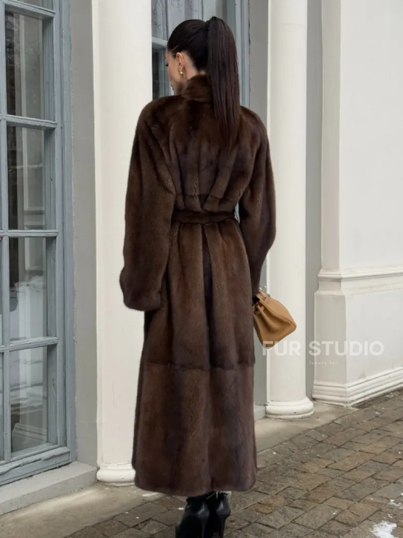 Цельнокроенная норковая шуба из североамериканской норки соболиного оттенка - фото 7