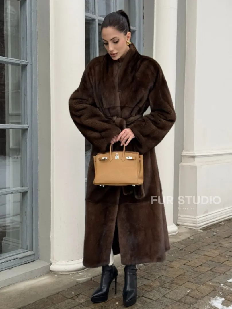 Цельнокроенная норковая шуба из североамериканской норки соболиного оттенка - фото 6