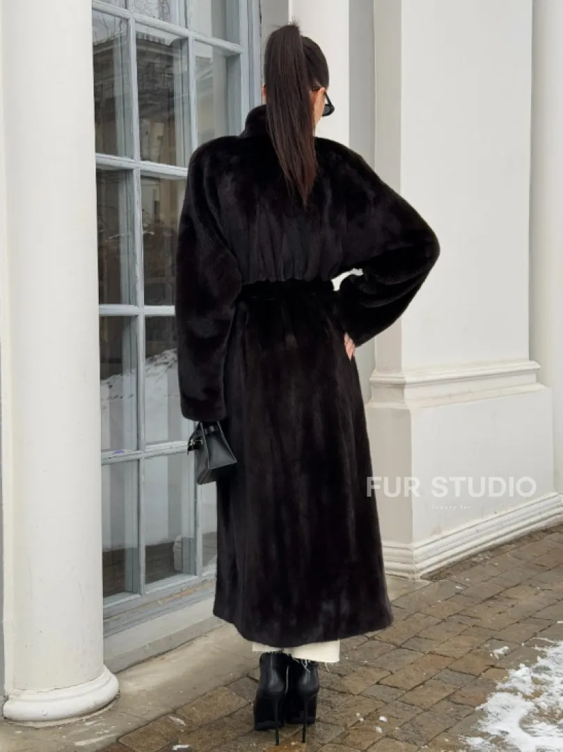 Натуральная коричневая норковая шуба в аукционном мехе SAGA FURS - фото 6