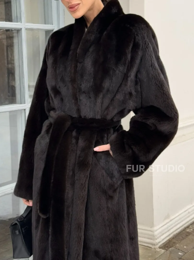 Натуральная коричневая норковая шуба в аукционном мехе SAGA FURS - фото 1