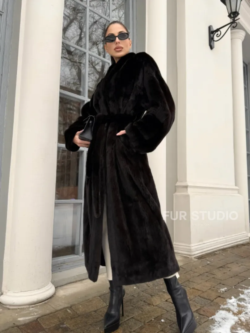 Натуральная коричневая норковая шуба в аукционном мехе SAGA FURS - фото 8