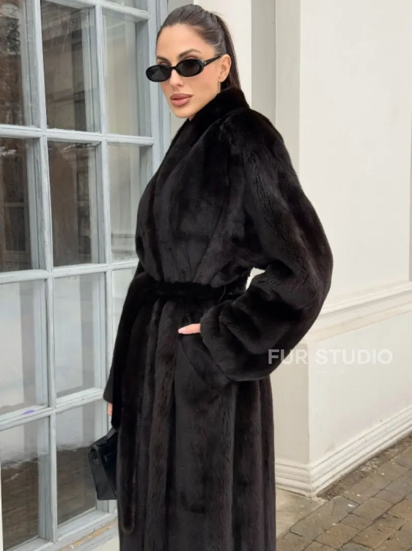 Натуральная коричневая норковая шуба в аукционном мехе SAGA FURS - фото 2