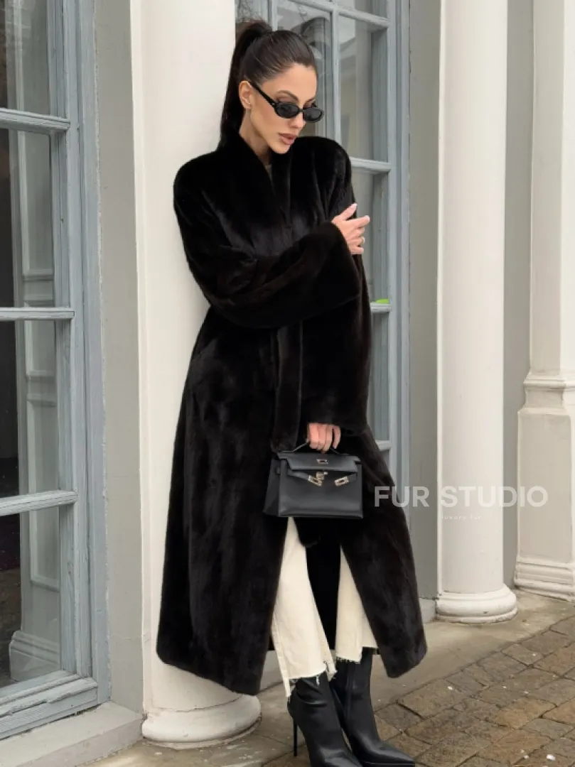 Натуральная коричневая норковая шуба в аукционном мехе SAGA FURS - фото 5