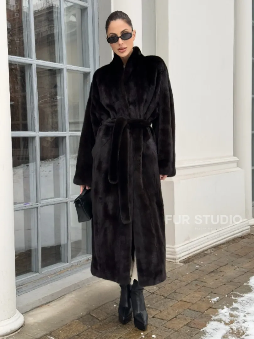 Натуральная коричневая норковая шуба в аукционном мехе SAGA FURS - фото 4