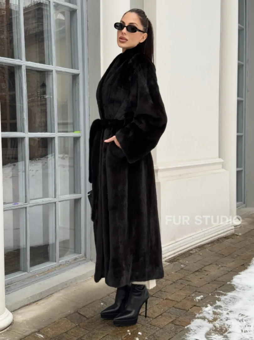 Натуральная коричневая норковая шуба в аукционном мехе SAGA FURS - фото 3