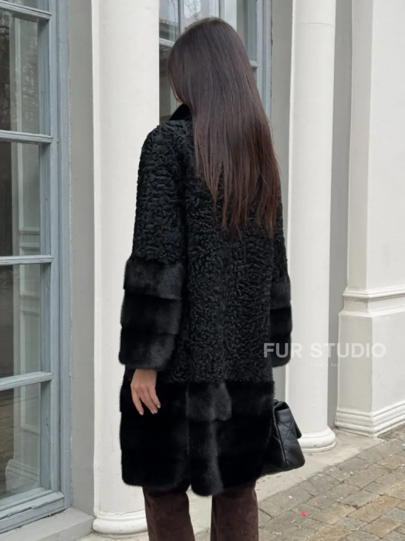 Черная шуба из меха каракульчи с отделкой из меха норки - фото 6