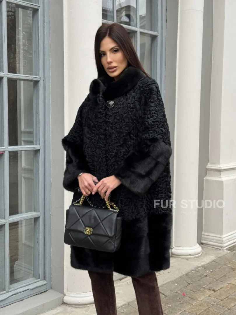 Черная шуба из меха каракульчи с отделкой из меха норки - фото 9