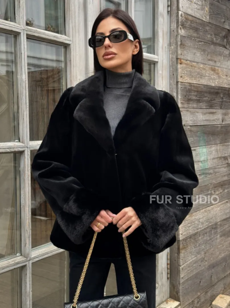 Короткий меховой полушубок из стриженной норки, английский воротник