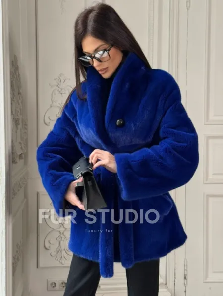 Полушубок из меха премиальной плюшевой норки Electric Blue - фото 4