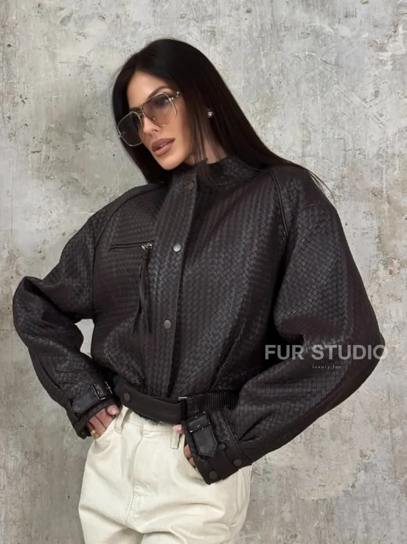 Женский бомбер из натуральной плетёной кожи - фото 8
