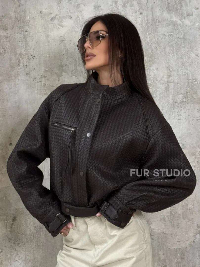 Женский бомбер из натуральной плетёной кожи - фото 0