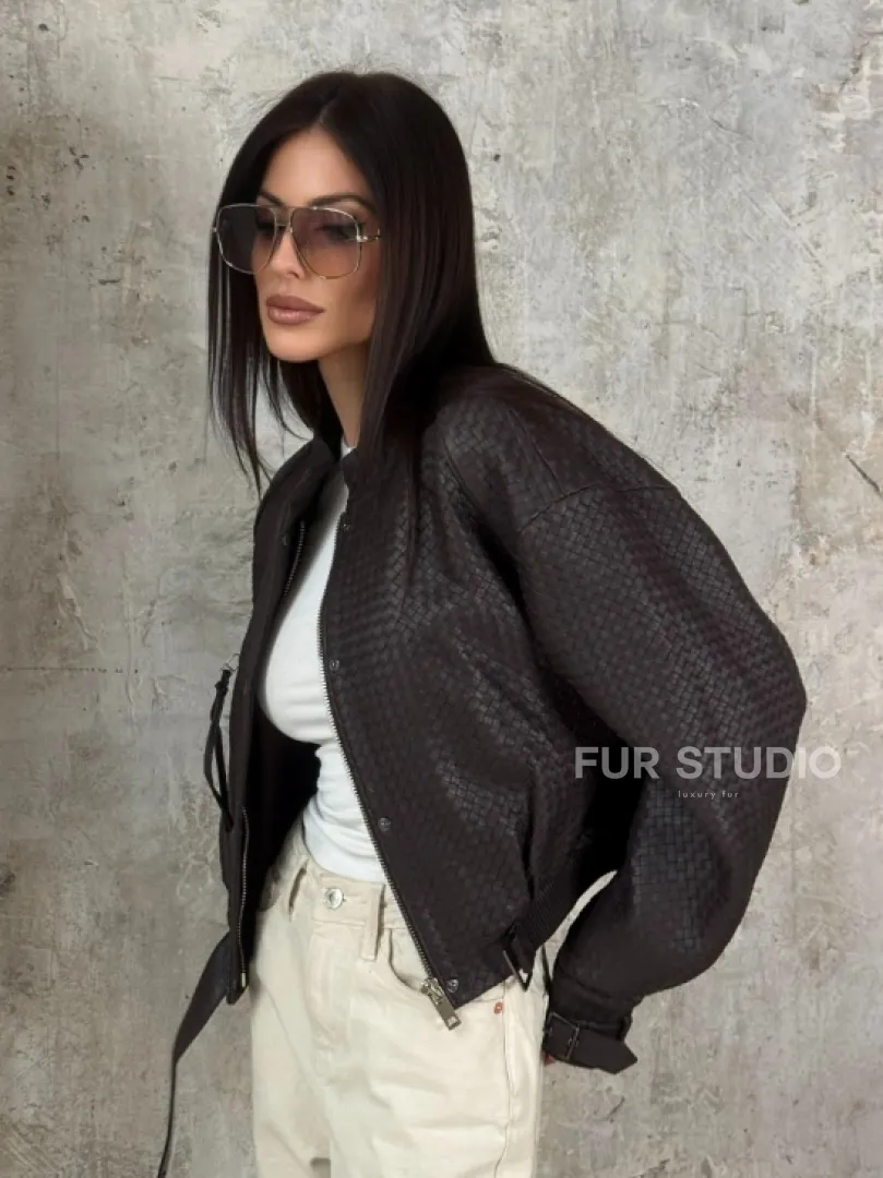 Женский бомбер из натуральной плетёной кожи - фото 7