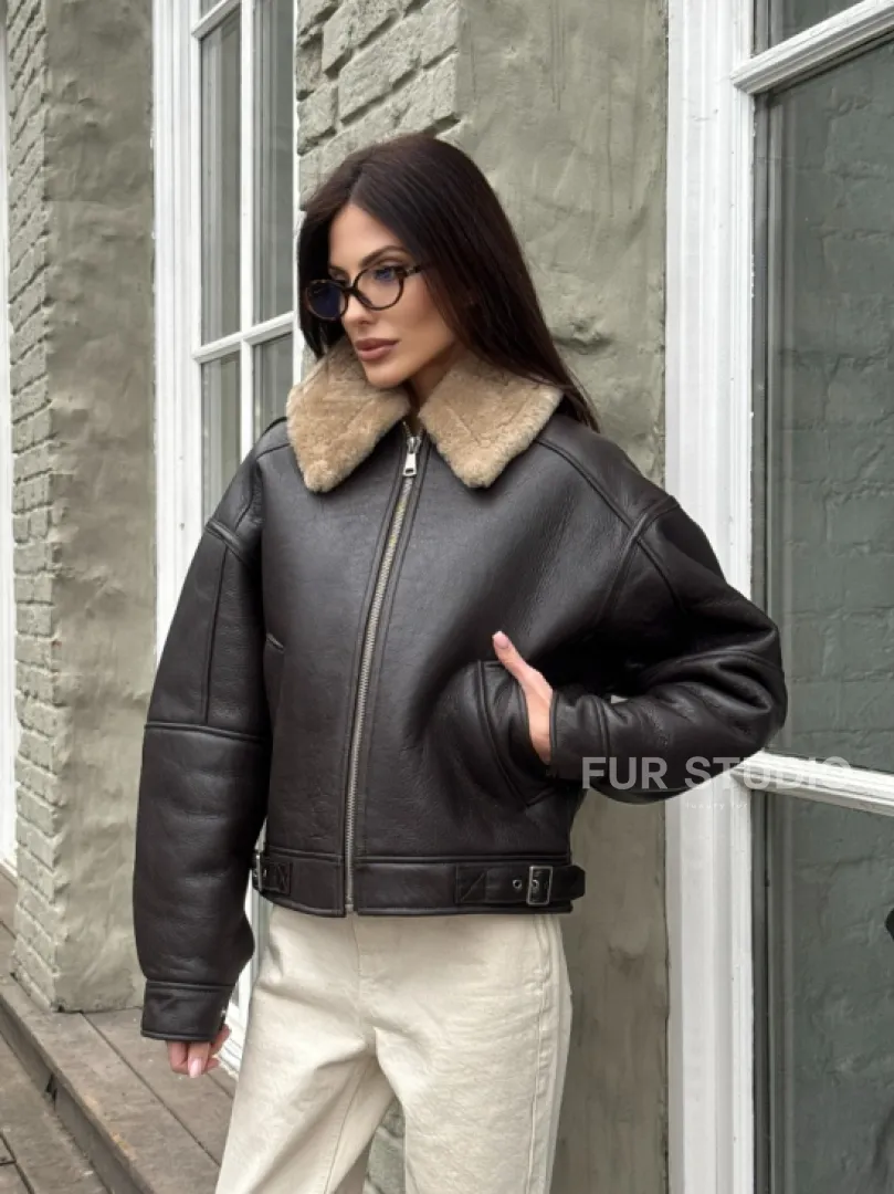 Короткая куртка - дубленка из натуральной овчины кёрли - фото 9