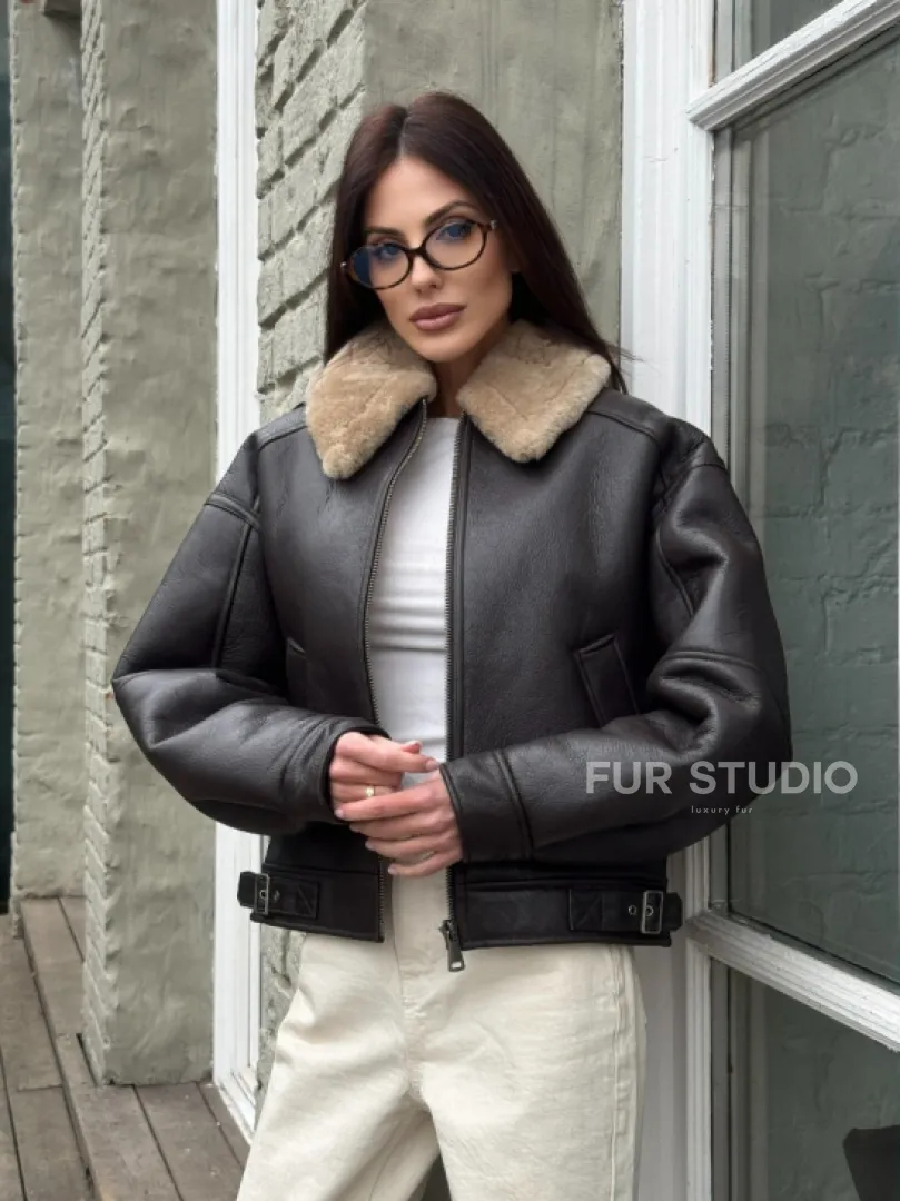 Короткая куртка - дубленка из натуральной овчины кёрли - фото 7