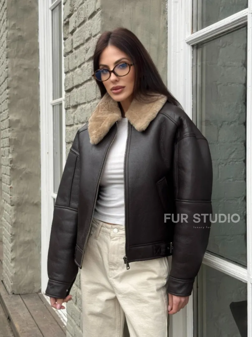 Короткая куртка - дубленка из натуральной овчины кёрли - фото 5