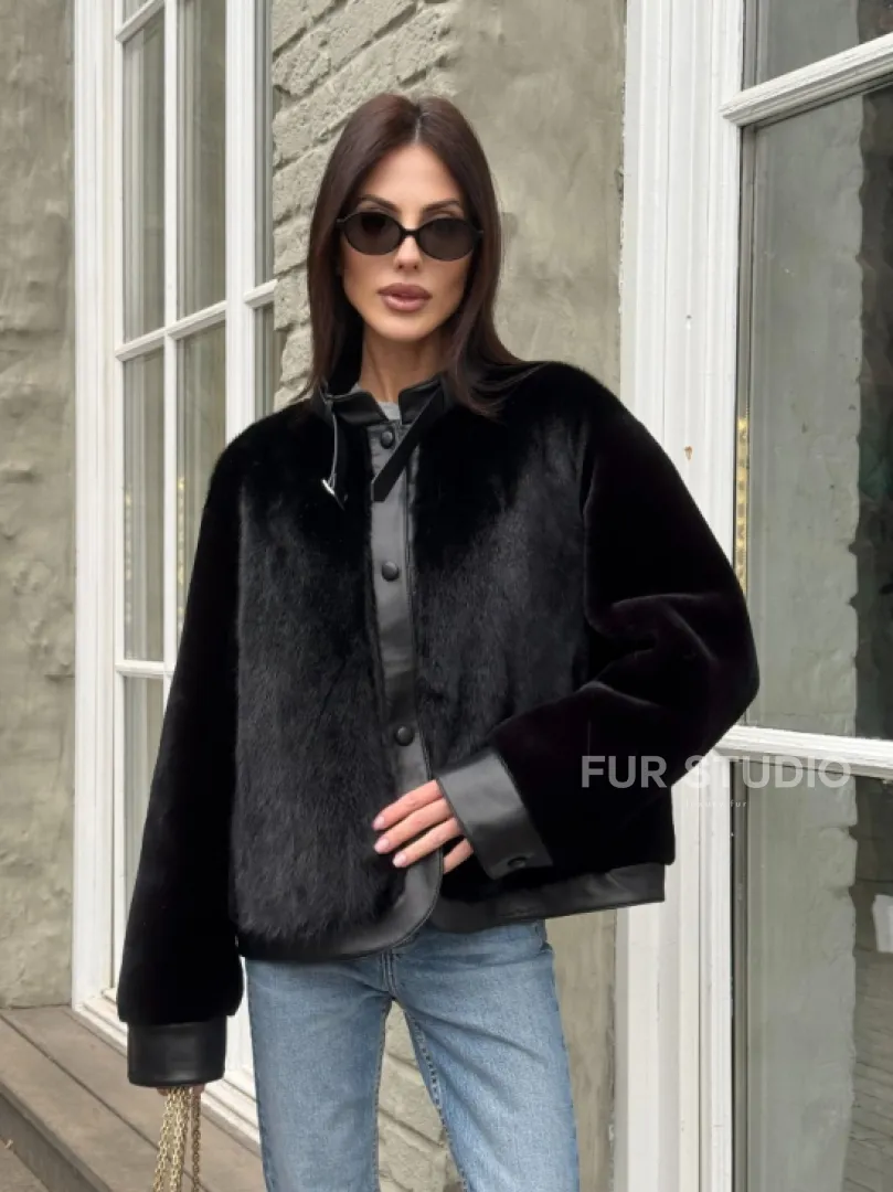 Куртка из мутона с мехом норки - черная - фото 4