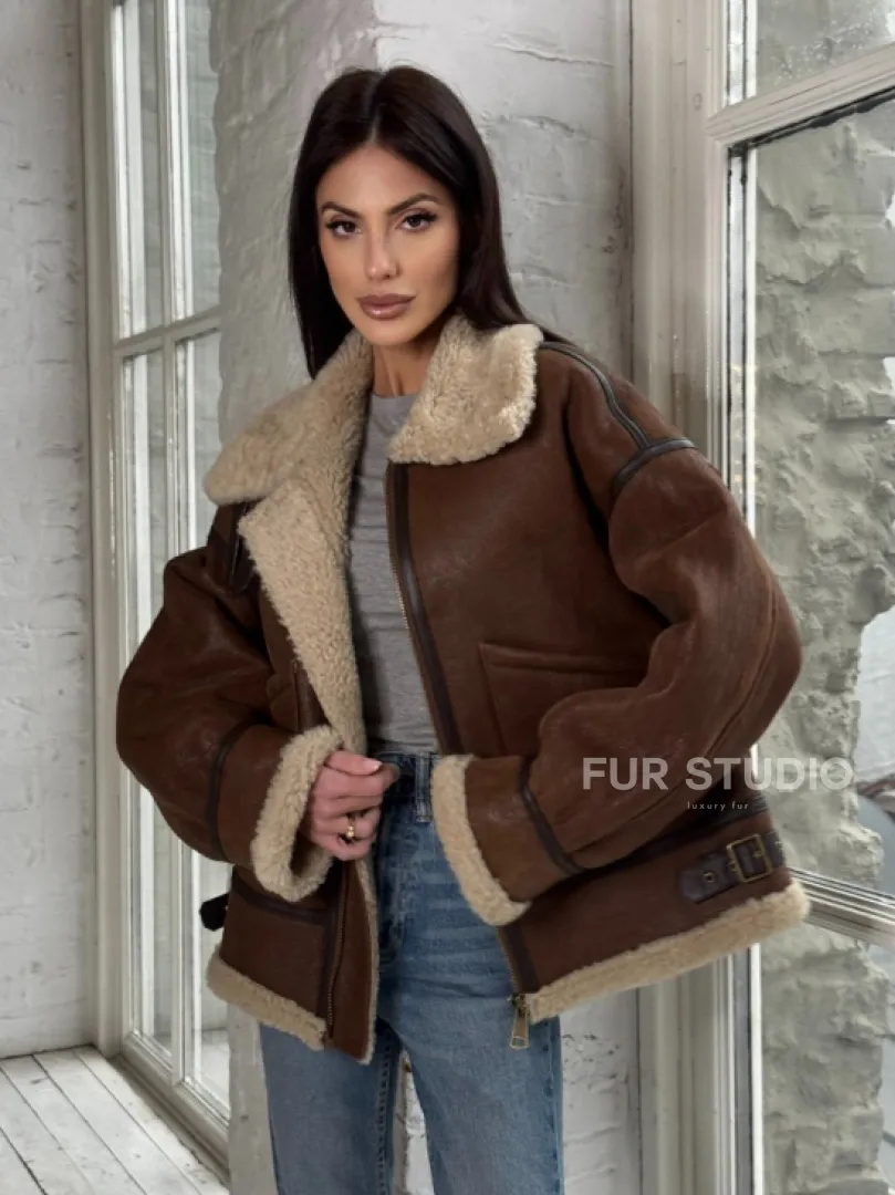 Женская короткая дубленка Brown vintage из натуральной овчины кёрли - фото 0