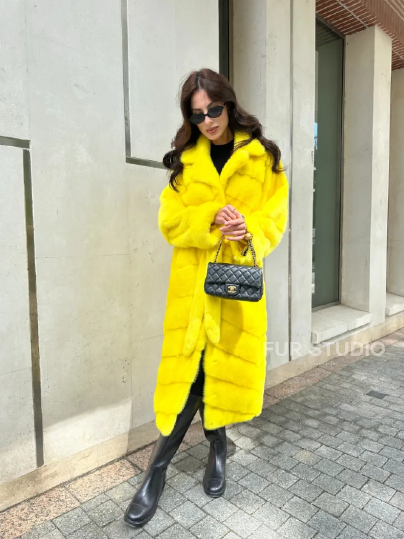 Шуба из меха норки в лимонном цвете - фото 3