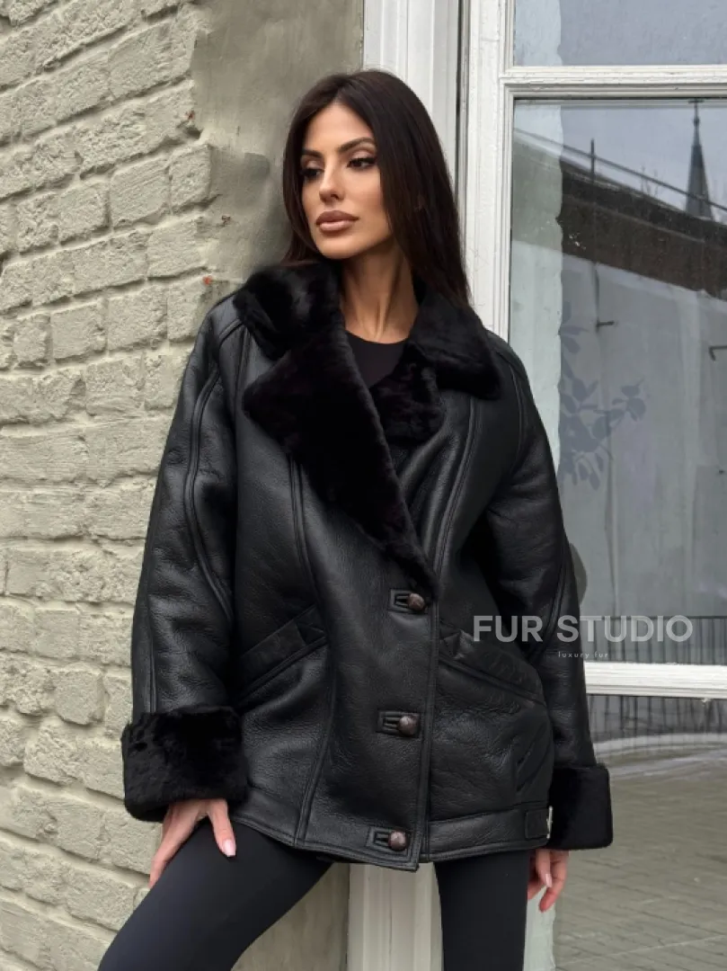 Винтажная куртка - дубленка «Total Black» с английским воротником на пуговицах