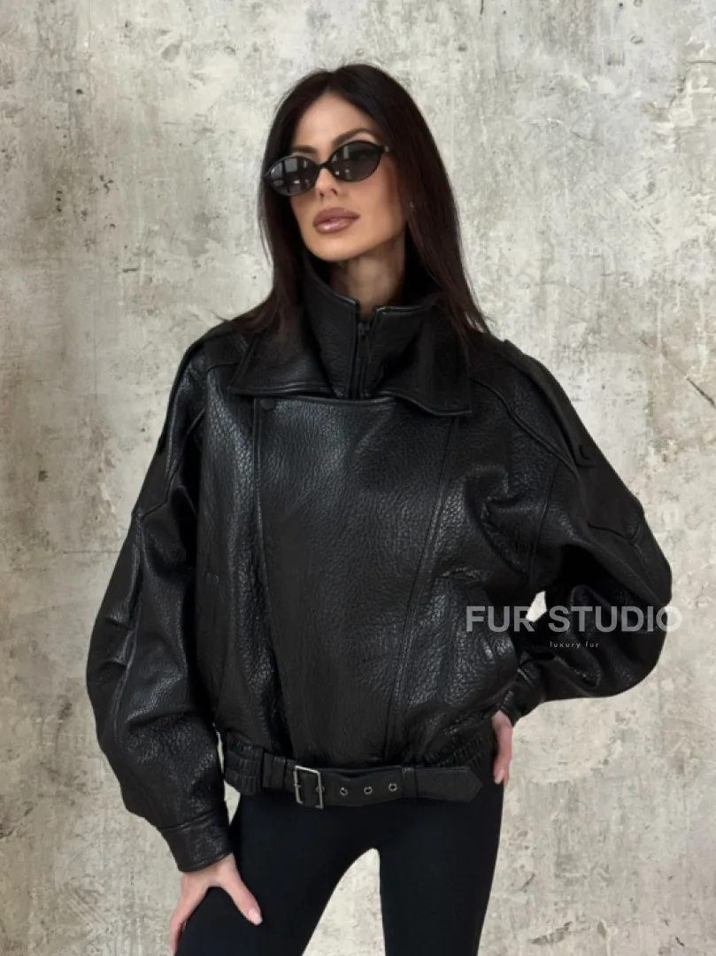 Черная бомбер-курточка «Оверсайз» из кожи Джумбо с двойным воротником и карманами