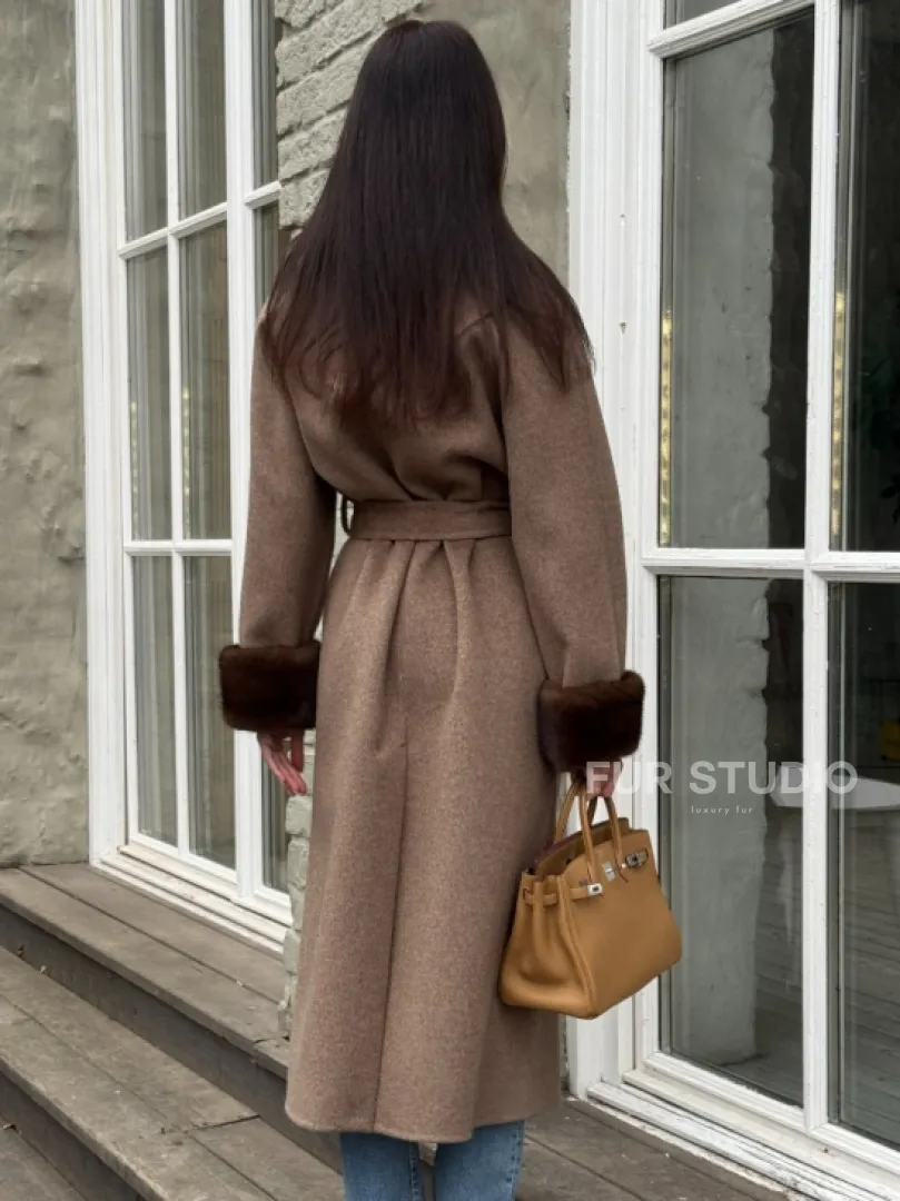 Демисезонное пальто - халат с отделкой из меха норки - фото 3