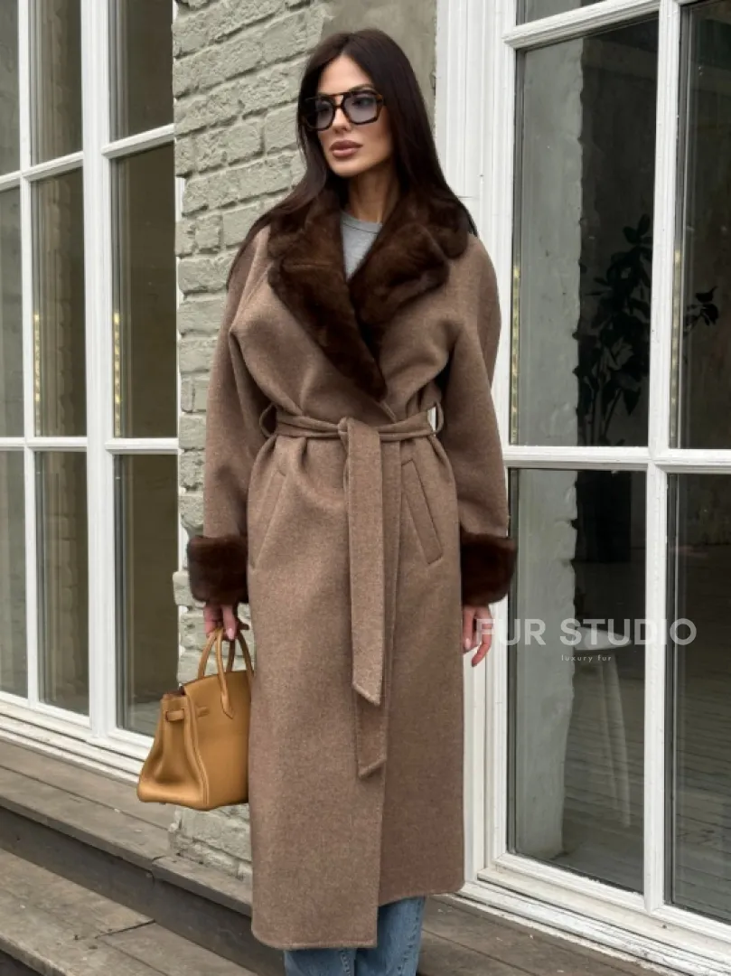 Демисезонное пальто - халат с отделкой из меха норки - фото 4