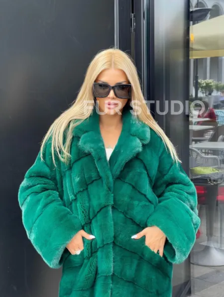 Элитная норковая шуба в цвете изумруд - фото 1