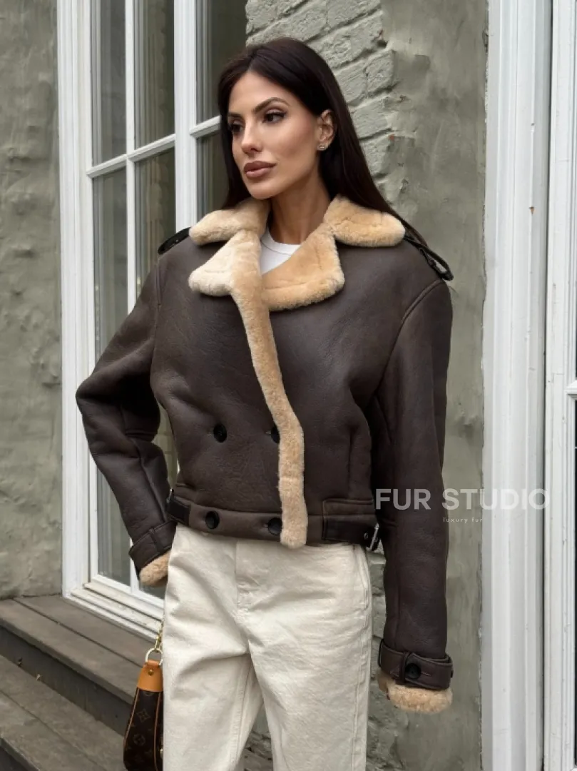 Кроп - дубленка двубортная Dark brown на пуговицах - фото 6