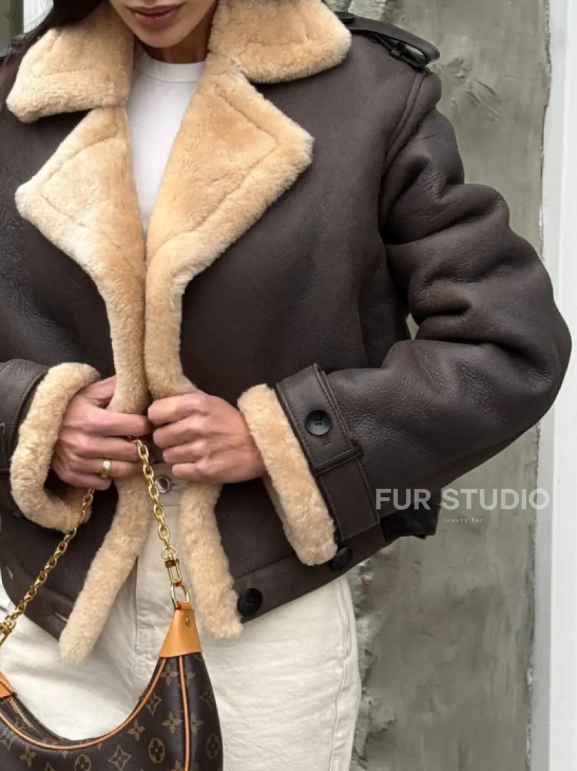 Кроп - дубленка двубортная Dark brown на пуговицах - фото 3