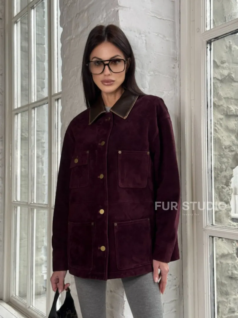 Куртка в «рабочем стиле» из замши Burgundy с отложным воротником, весна-лето 2025 - фото 10