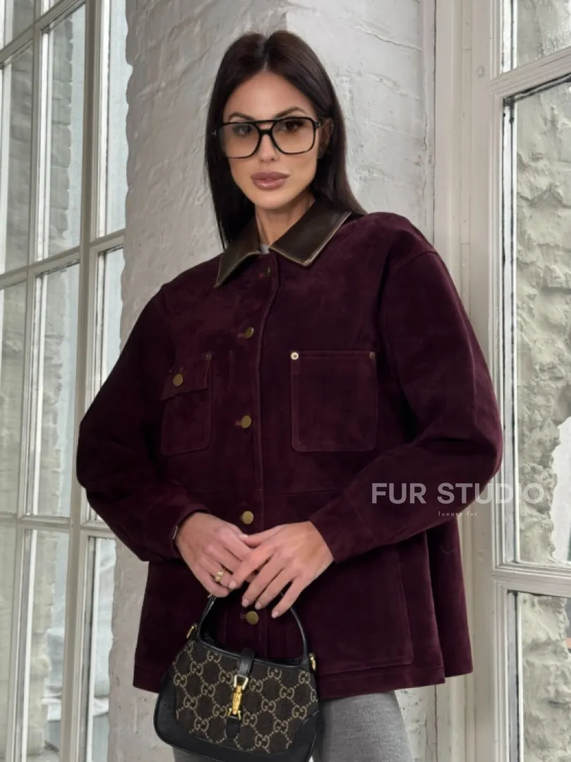 Куртка в «рабочем стиле» из замши Burgundy с отложным воротником, весна-лето 2025 - фото 0