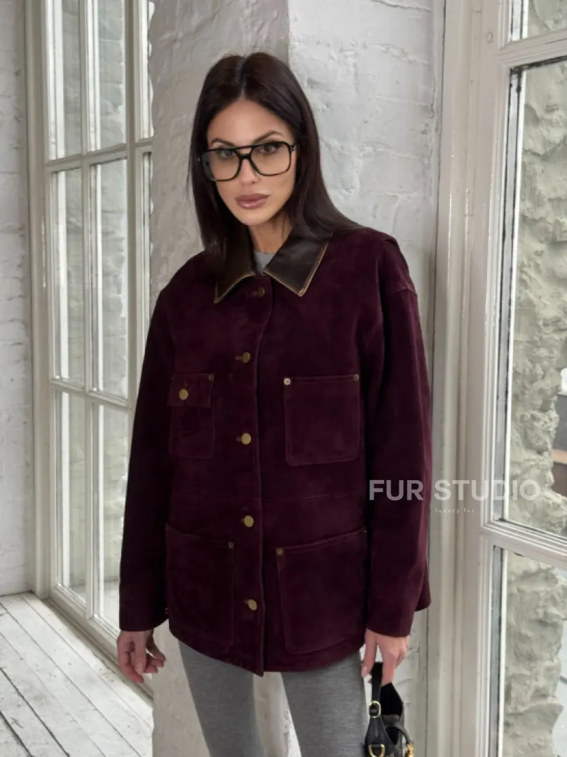Куртка в «рабочем стиле» из замши Burgundy с отложным воротником, весна-лето 2025 - фото 7
