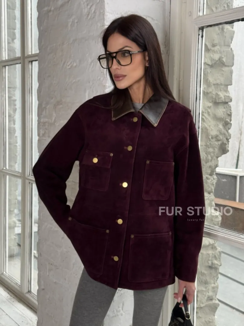 Куртка в «рабочем стиле» из замши Burgundy с отложным воротником, весна-лето 2025 - фото 2
