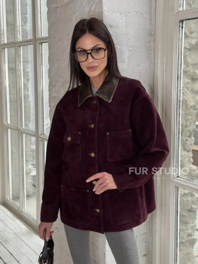 Куртка в «рабочем стиле» из замши Burgundy с отложным воротником, весна-лето 2025 - фото 8