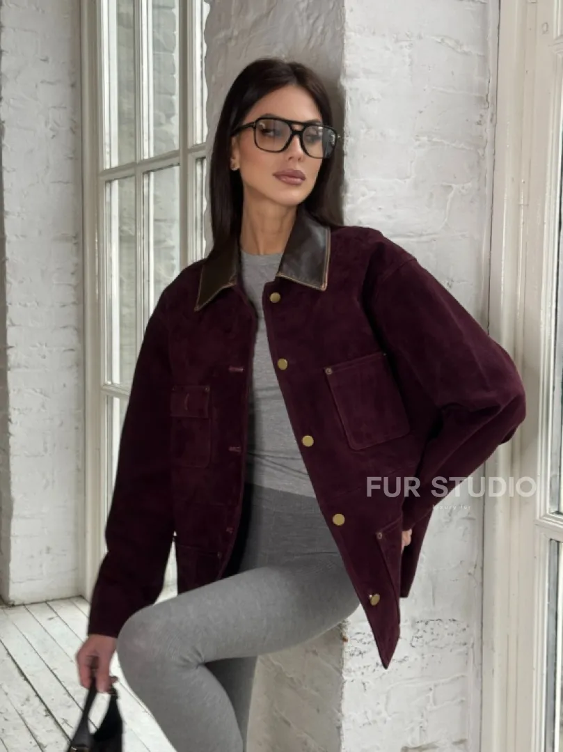 Куртка в «рабочем стиле» из замши Burgundy с отложным воротником, весна-лето 2025 - фото 6