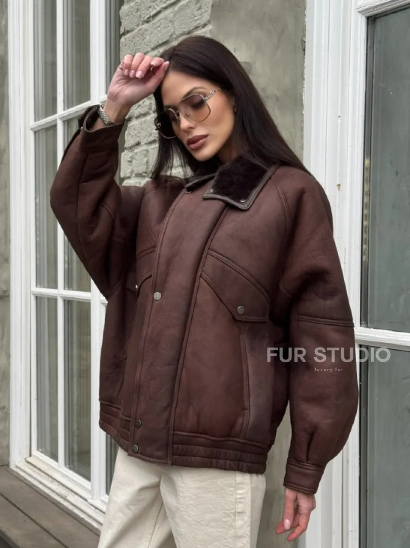 Дубленка - бомбер A LA VINTAGE из овчины мерино с воротником-стойка - фото 10