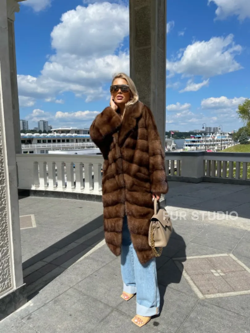 Удлиненная норковая шуба в цвете соболь - фото 3