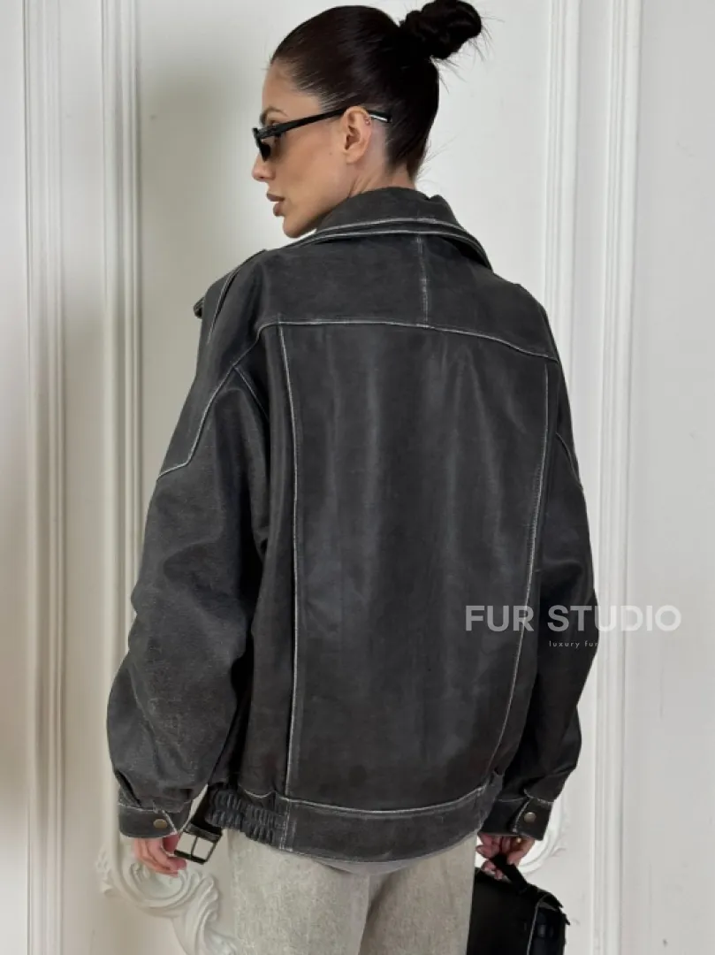 Кожаный женский бомбер Vintage grey с двойным воротником и затертыми швами - фото 4
