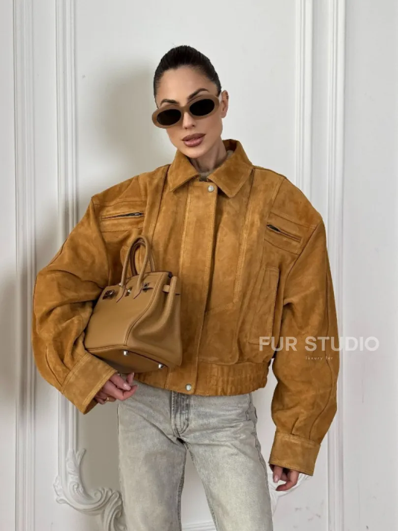 Женская замшевая куртка бомбер Camel  - «High street style» - фото 8