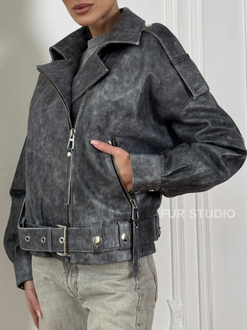 Женская косуха оверсайз из натуральной кожи с потертостями в стиле 