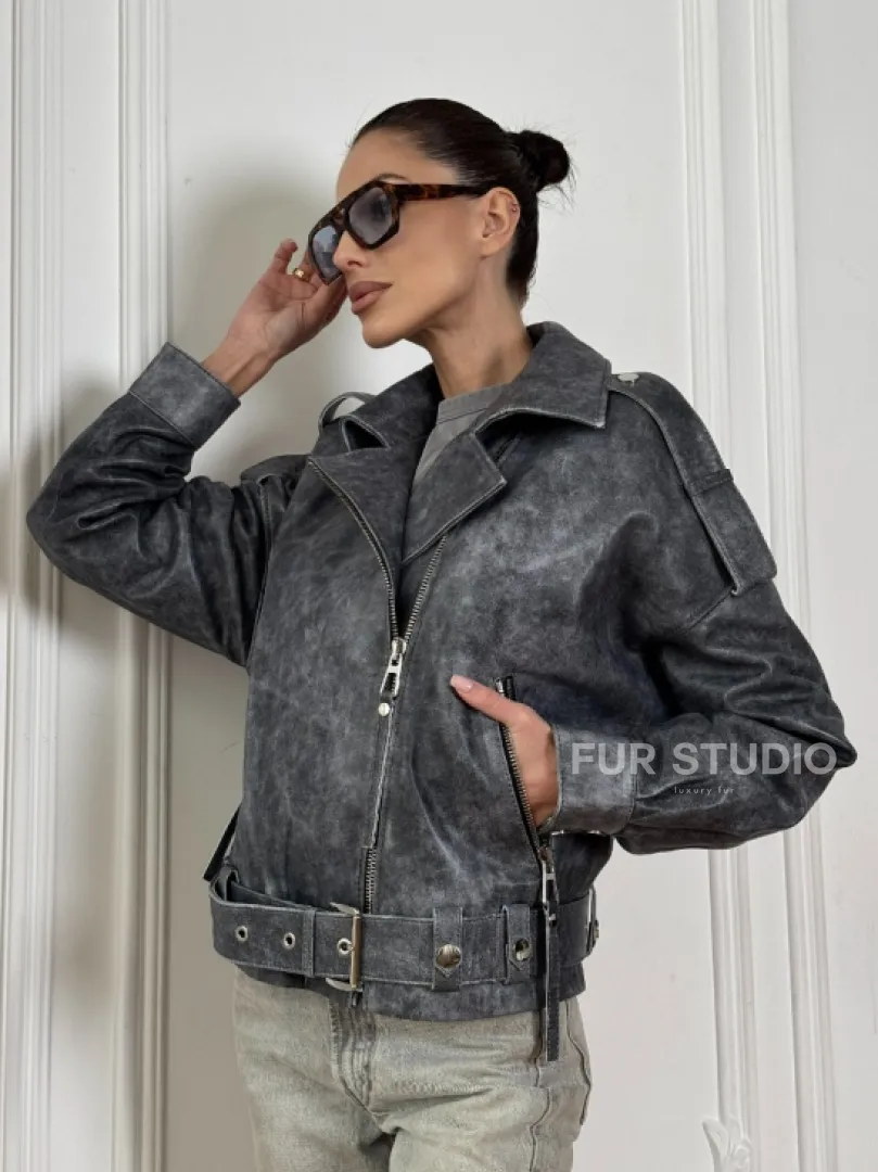 Женская косуха оверсайз из натуральной кожи с потертостями в стиле 