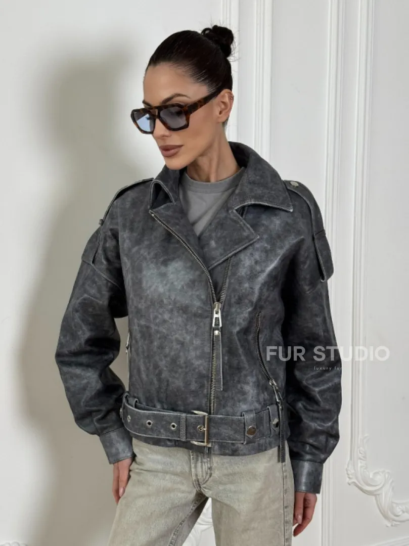 Женская косуха оверсайз из натуральной кожи с потертостями в стиле 