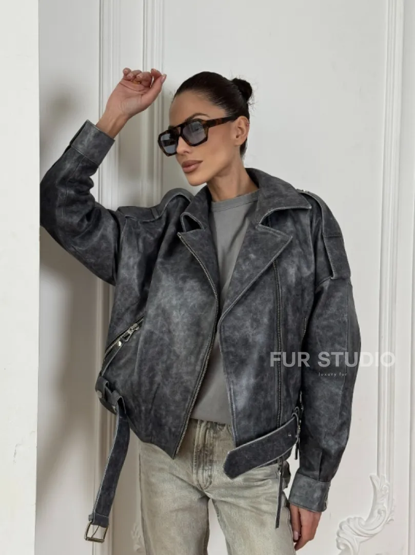 Женская косуха оверсайз из натуральной кожи с потертостями в стиле 