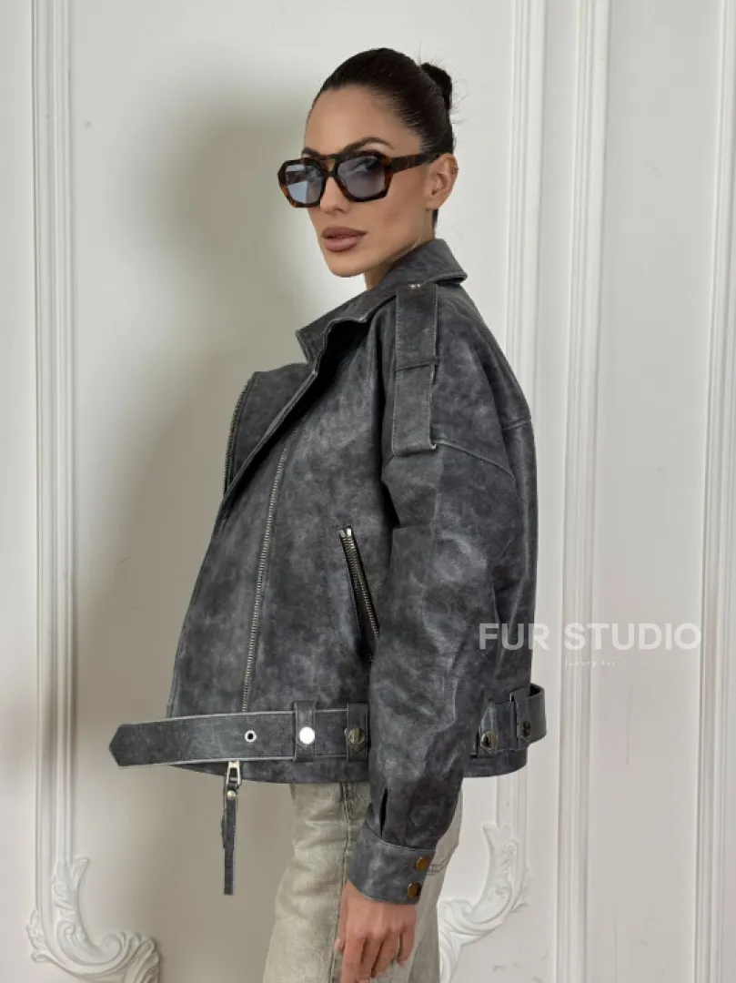 Женская косуха оверсайз из натуральной кожи с потертостями в стиле 